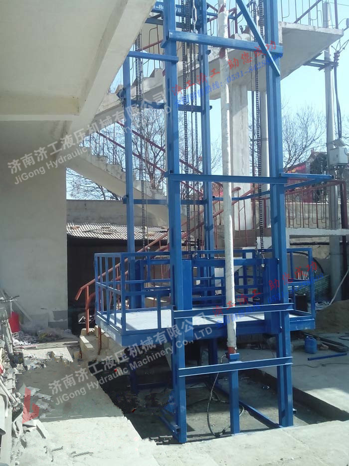 鏈條導(dǎo)軌式升降機(jī)